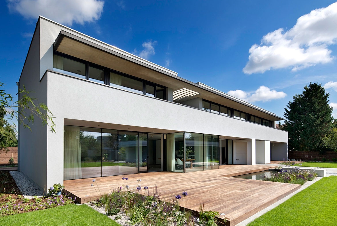 Stylish villa with city views